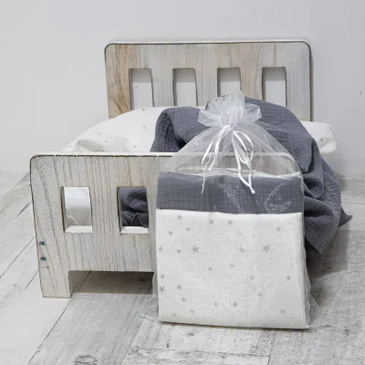 Mušelínové pleny Hvězdička šedá - bílá vyrobené z mimořádně jemné 100% bavlny. Dárkové balení od ESITO.