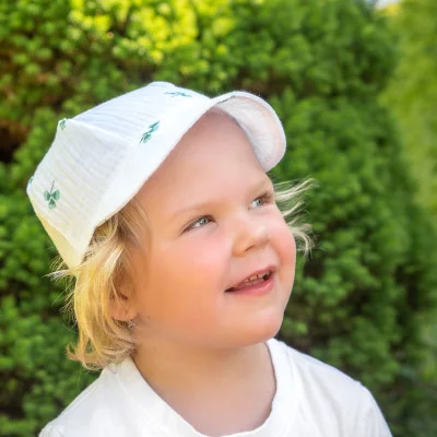 Dětská kšiltovka Mušelín trojlístek bílá 49 až 59 cm. 100% české hand made dětské oblečení od ESITO.