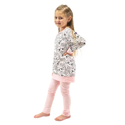 Dívčí tunikové pyžamo Kočičky je bavlněné, skvěle padnoucí, hřejivé a tak roztomilé, že mu málokterá dívka odolá.