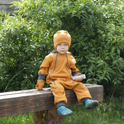 Teplákový overal rostoucí Warmkeeper Antique gold ilustrační foto od českého výrobce Esito.
