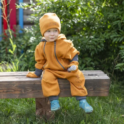 Teplákový overal rostoucí Warmkeeper Antique gold ilustrační foto od českého výrobce Esito.