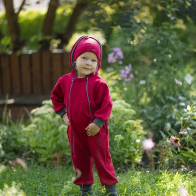 Teplákový overal rostoucí Warmkeeper Cerise red ilustrační foto od českého výrobce Esito.