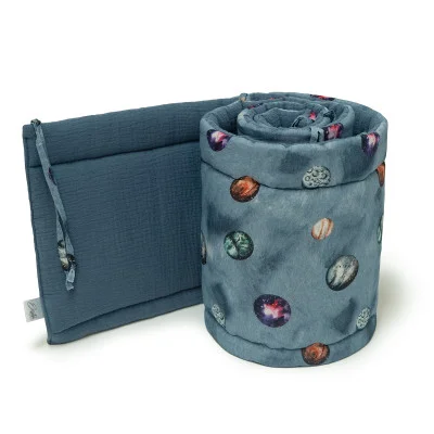 Luxusní mantinel do postýlky Planets od českého výrobce Esito.