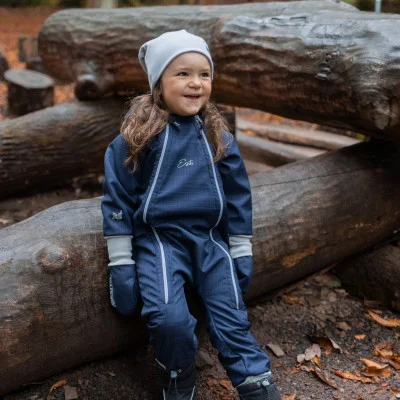 Rostoucí zimní softshellová kombinéza Lamb Navy Blue od českého výrobce dětského oblečení Esito.