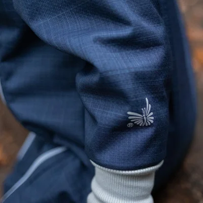 Rostoucí zimní softshellová kombinéza Lamb Navy Blue od českého výrobce dětského oblečení Esito.
