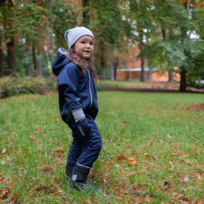 Rostoucí zimní softshellová kombinéza Lamb Navy Blue od českého výrobce dětského oblečení Esito.