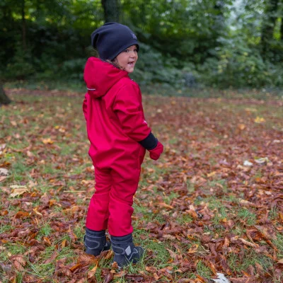 Rostoucí zimní softshellová kombinéza Lamb Red od českého výrobce dětského oblečení Esito.