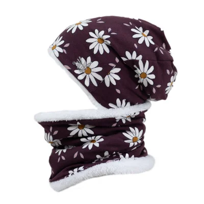Zimní čepice spadená Daisy od českého výrobce dětského oblečení Esito.