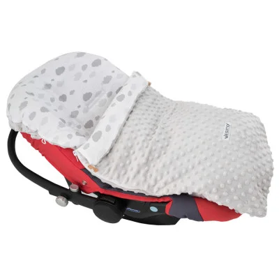 Autofusak Minky ilustrační foto v autosedačce. Od českého výrobce Esito.