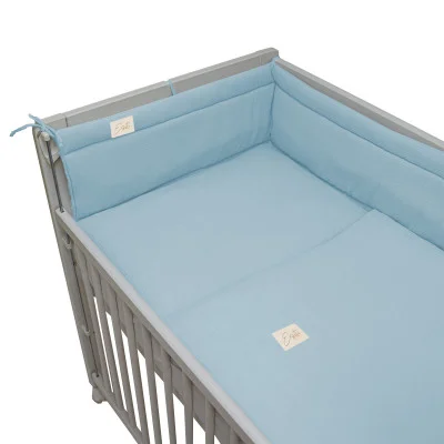 Luxusní mantinel mušelín do postýlky Blue ilustrační foto od českého výrobce Esito.