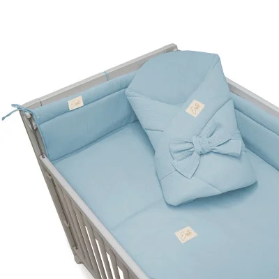 Luxusní mantinel mušelín do postýlky Blue ilustrační foto od českého výrobce Esito.