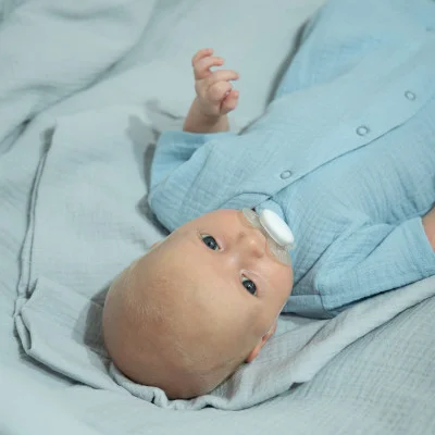 Letní overal pro miminko mušelín Blue live foto od českého výrobce dětského oblečení Esito.