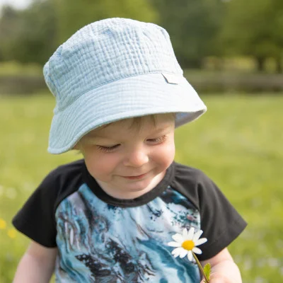 Dětský klobouk mušelín Blue live foto od českého výrobce dětského oblečení Esito.
