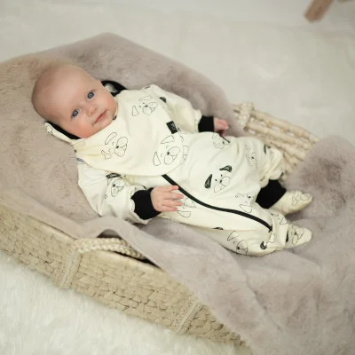 Teplákový overal rostoucí Tlapka live foto od českého výrobce Esito.