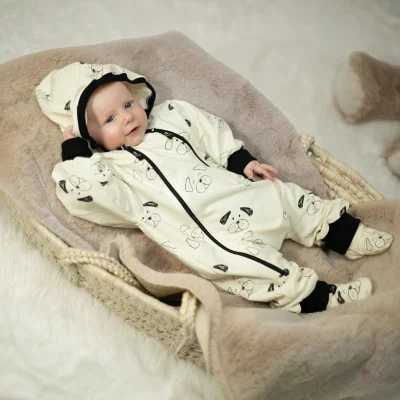 Teplákový overal rostoucí Tlapka live foto od českého výrobce Esito.