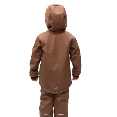 Dětská zimní softshellová bunda s beránkem Brown detail na prodloužená záda od českého výrobce dětského oblečení Esito.