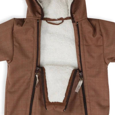Rostoucí zimní softshellová kombinéza Lamb Brown náhled na vnitřní beránek a krytí zipu po celé délce.