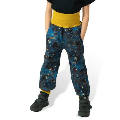 Rostoucí softshellové kalhoty Galaxie od českého výrobce dětského oblečení Esito.