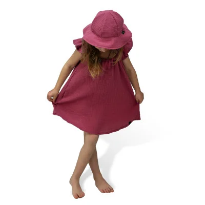 Dívčí klobouk mušelín Ruby red live foto náhled s šaty od českého výrobce oblečení Esito.