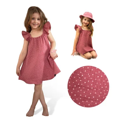 Dívčí klobouk mušelín Ruby DOT ilustrační foto s šaty Ruby DOT od českého výrobce dětského oblečení Esito.