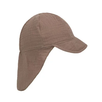 Kšiltovka s krytím krku mušelín Brown od českého výrobce dětského oblečení Esito.