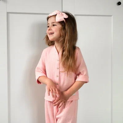 Dětská mušelínová košile Luca Pink ive foto náhled na soupravu s kalhotami od českého výrobce Esito.