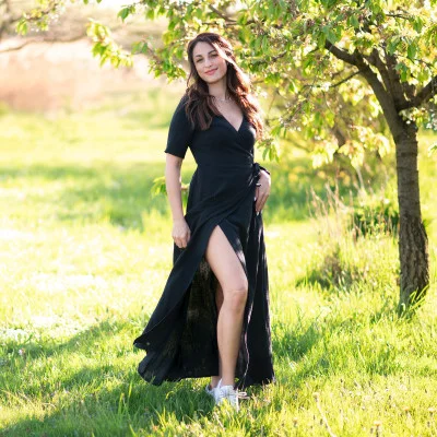 Dámské mušelínové zavinovací šaty Black od českého výrobce Esito.