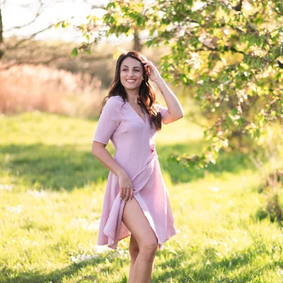 Dámské mušelínové zavinovací šaty Ellena Powder pink od českého výrobce oblečení Esito.