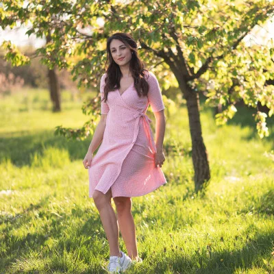 Dámské mušelínové zavinovací šaty Ellena Cameo pink DOT od českého výrobce Esito.