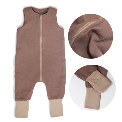 Mušelínový spací pytel s nohavicemi Brown od českého výrobce dětského oblečení Esito.