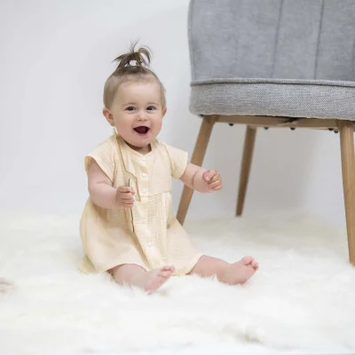 Mušelínové šaty Barunka Cream live foto od českého výrobce Esito.