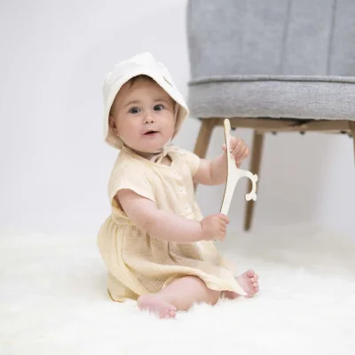 Mušelínové šaty Barunka Cream live foto od českého výrobce Esito.