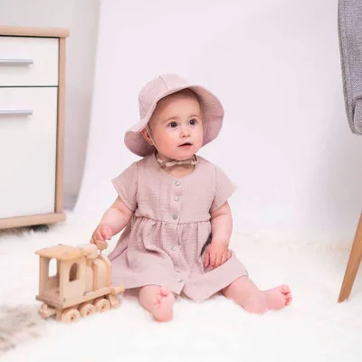 Mušelínové šaty Barunka Powder pink live foto od českého výrobce Esito.