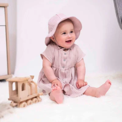 Mušelínové šaty Barunka Powder pink live foto od českého výrobce Esito.