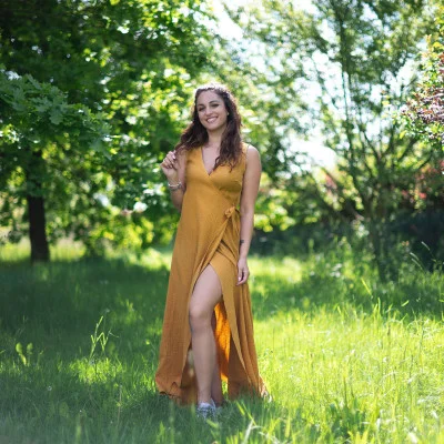 Dámské mušelínové zavinovací šaty Ellena Ochre od českého výrobce oblečení Esito.