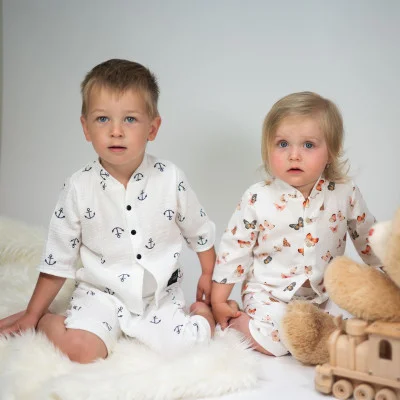 Dětská mušelínová košile Luca Motýlek náhled na komplet s kraťasy od českého výrobce oblečení Esito.