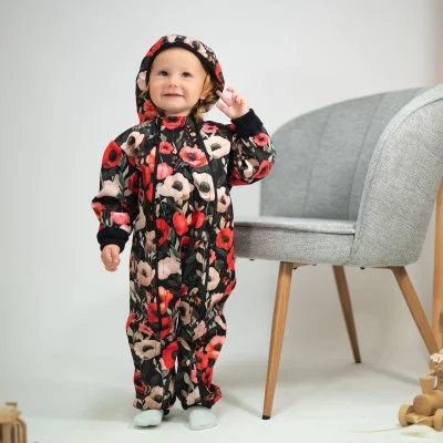 Rostoucí softshellová kombinéza s fleecem Vlčí máky od českého výrobce oblečení Esito.