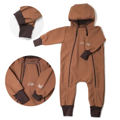 Rostoucí softshellová kombinéza s fleecem Brown od českého výrobce oblečení Esito.