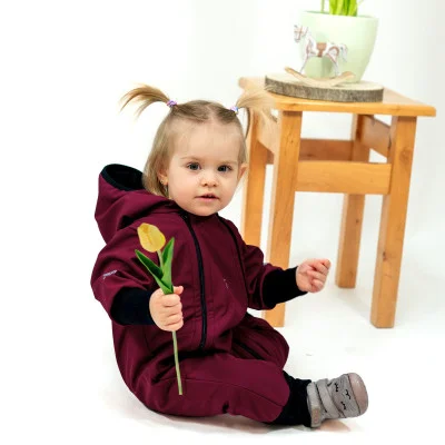 Rostoucí softshellová kombinéza s fleecem Fuchsie od českého výrobce oblečení Esito.