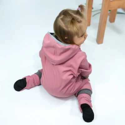 Rostoucí softshellová kombinéza s fleecem Shell pink od českého výrobce oblečení Esito.