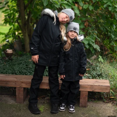 Dívčí zimní softshellový kabát s beránkem Lamb Black live foto náhled na komplet s oteplovačkami od českého výrobce Esito.