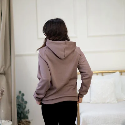 Dámská zateplená mikina Warmkeeper Brown live foto od českého výrobce oblečení Esito.