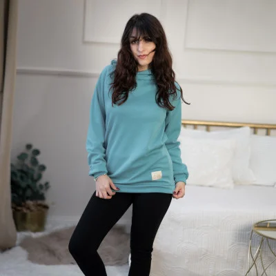 Dámská zateplená mikina Warmkeeper Teal extended live foto od českého výrobce oblečení Esito.