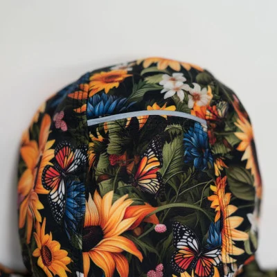 Rostoucí softshellová kombinéza s fleecem Slunečnice detail na reflexní prvek na kupuci od českého výrobce oblečení Esito.