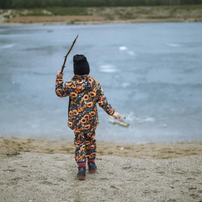 Dětská softshellová bunda DUO Slunečnice ilustrační live foto od českého výrobce oblečení Esito.