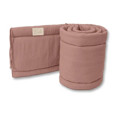 Luxusní mantinel mušelín do postýlky Brown od českého výrobce Esito.