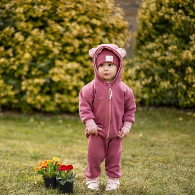 Dětské kalhoty Warmkeeper Ruby red ilustrační live foto náhled na komplet od českého výrobce oblečení Esito.