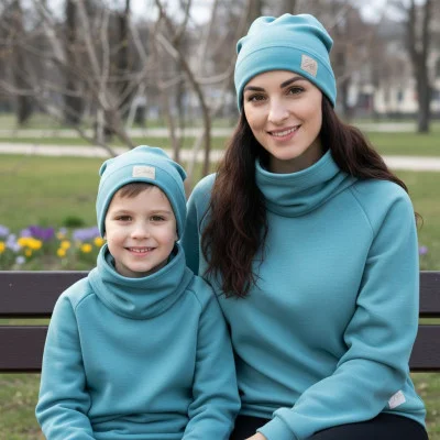 Zimní čepice Warmkeeper Teal ilustrační foto od českého výrobce módy pro děti a dospělé.