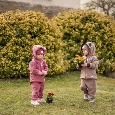 Dětské kalhoty Warmkeeper Brown ilustrační foto náhled na celý komplet od českého výrobce oblečení Esito.