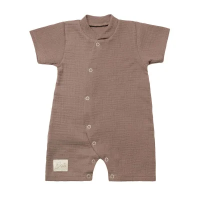 Letní overal pro miminko mušelín Brown od českého výrobce oblečení Esito.